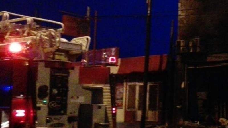 Voraz incendio en una vivienda: una mujer con principio de asfixia