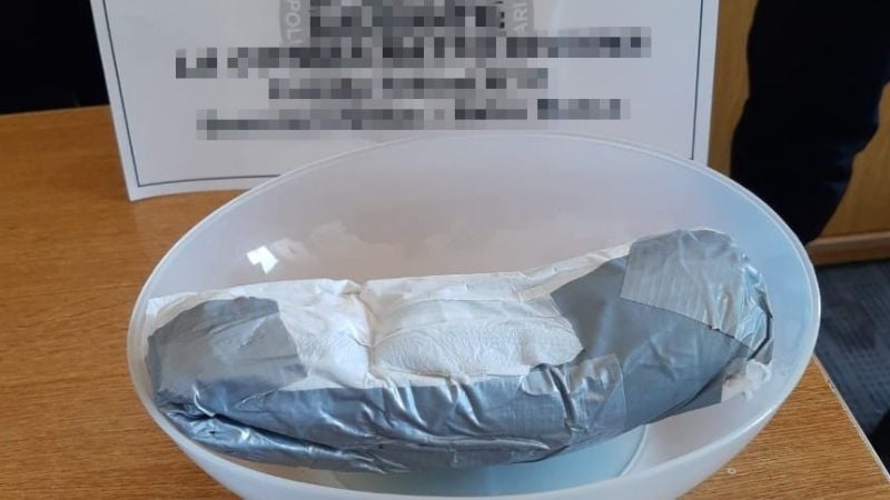 Detuvieron a una pasajera con casi un kilo de cocaína