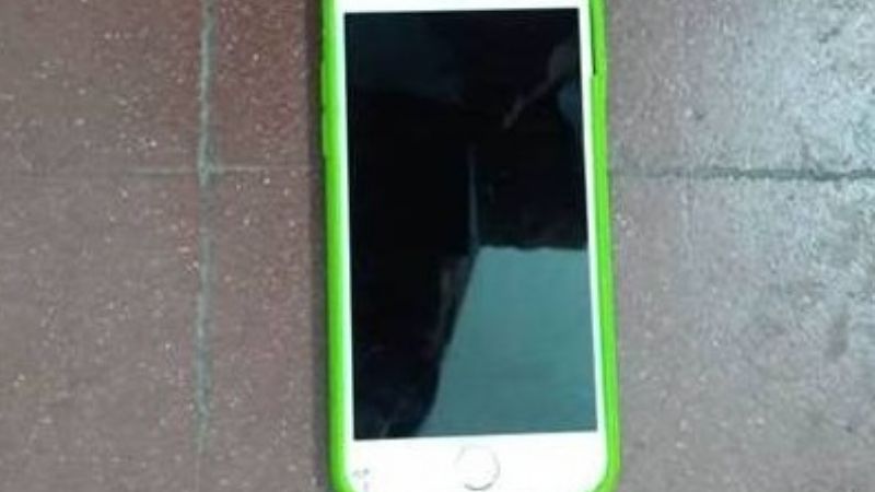 Le arrebató el Iphone a una nena de 13 años