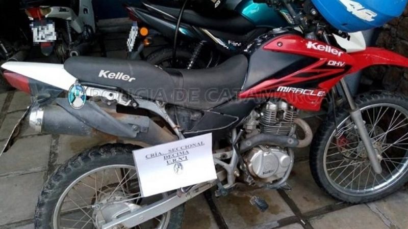 Dejan una moto abandonada en el Palacio Municipal