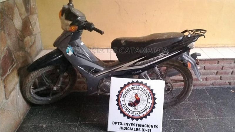 Encuentran una moto robada en un descampado