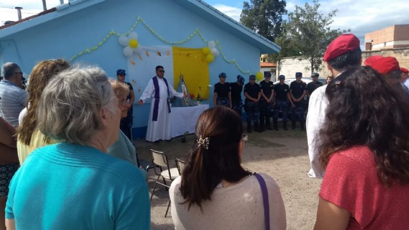 La Madre del Valle visitó destacamento policial femenino