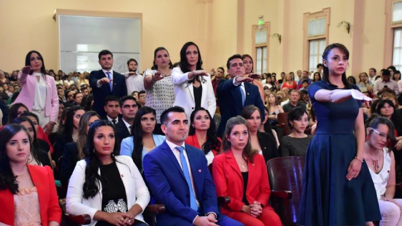 Más de 160 nuevos egresados de dos Facultades de la UNCA