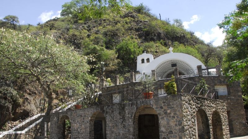 Hospitalizan a un niño que cayó por las escaleras de la Gruta