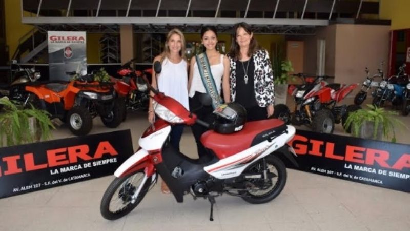 Reina del Poncho recibió su moto Gilera