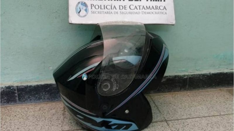 Lo sorprenden llevando un casco robado