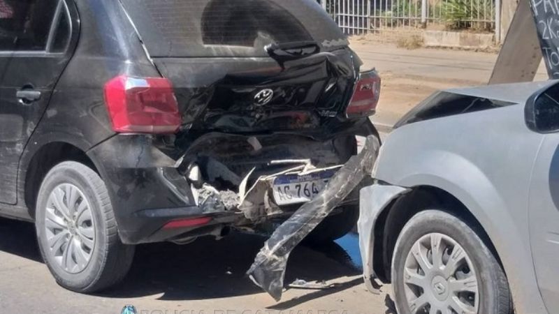 Cinco autos involucrados en un choque en cadena