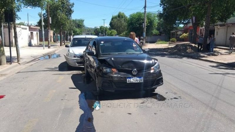 Cinco autos involucrados en un choque en cadena