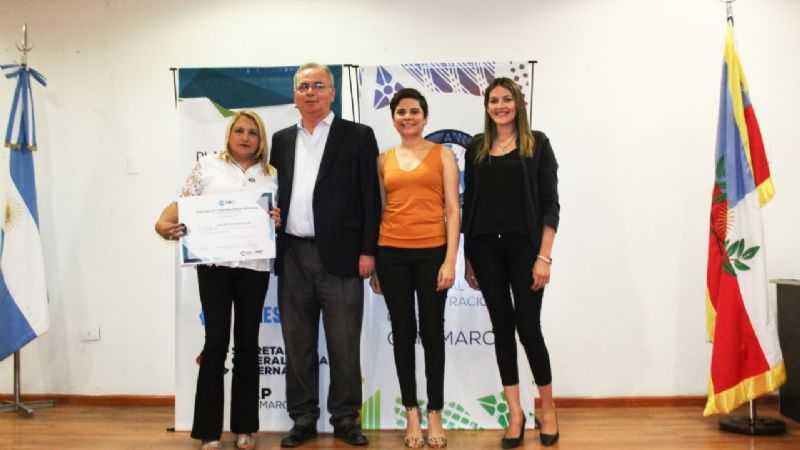 Un total de 40 empleados públicos terminaron el secundario con el Plan Fines