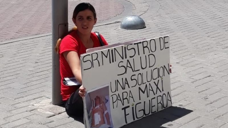 Reclama oxígeno y respirador para su marido