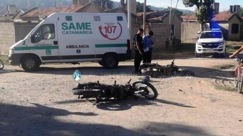 Dos hombres heridos tras un choque de motos