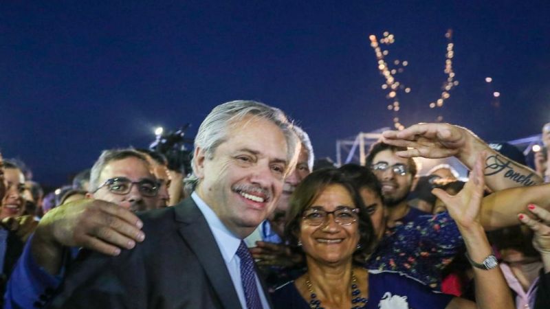 Alberto: “Gobernaré con mi cabeza abierta y mi mano tendida”