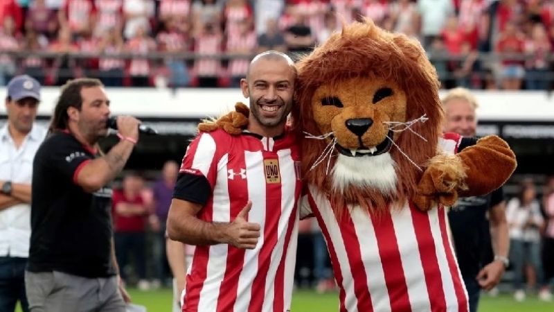 Recibimiento de ídolo para Mascherano en Estudiantes
