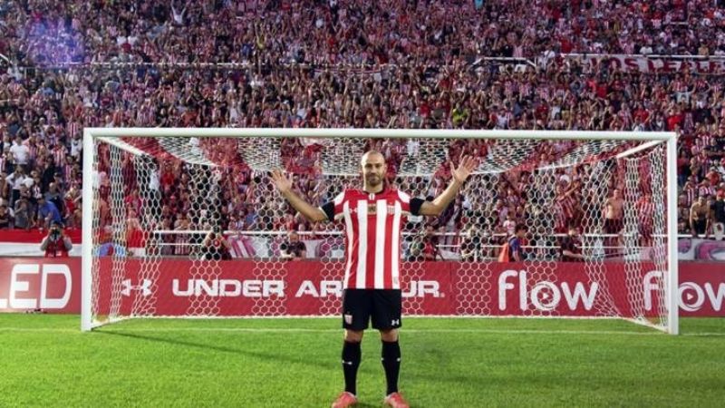 Recibimiento de ídolo para Mascherano en Estudiantes