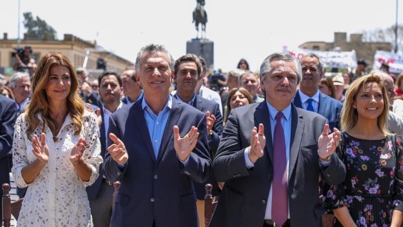 Alberto Fernández, con parte de su gabinete, en Luján
