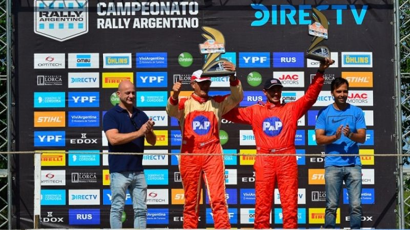 Podios de Pevedello y W. D’Agostini; Augusto 4to.