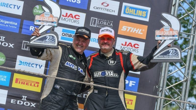 Podios de Pevedello y W. D’Agostini; Augusto 4to.