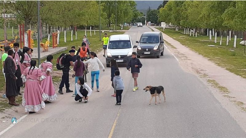 Policías de Aconquija participaron en la prueba atlética "Posta del Peregrino"