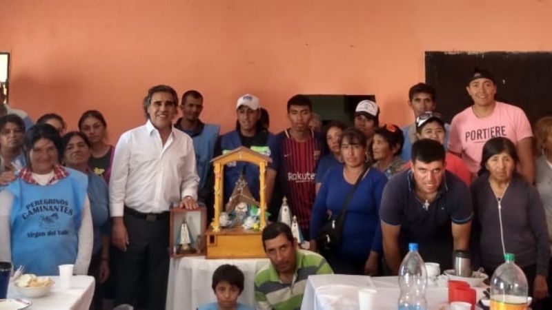 El senador Chico recibió a los peregrinos de Santa María