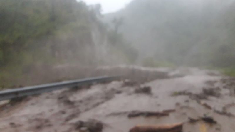 Tremenda crecida afecta el tránsito en La Cébila