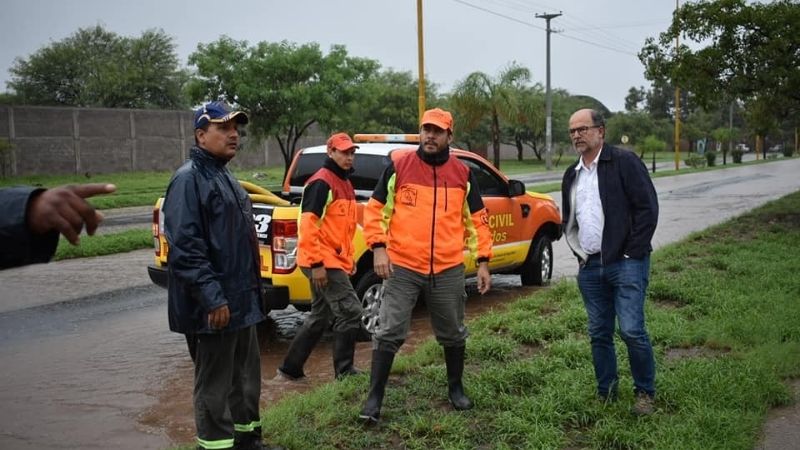 Por las fuertes lluvias, recomiendan no viajar al interior