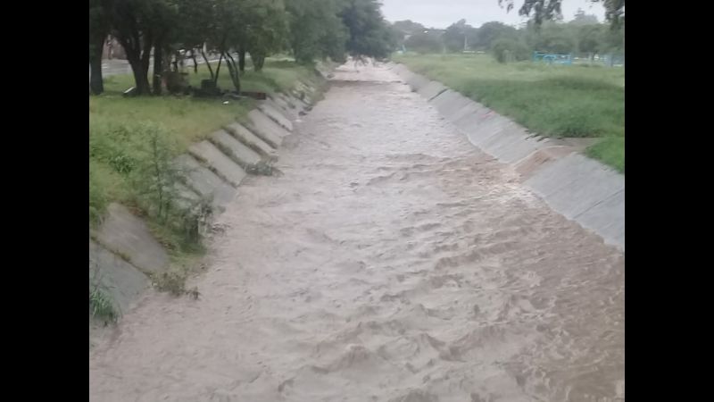 Se llenó de agua el arroyo La Florida