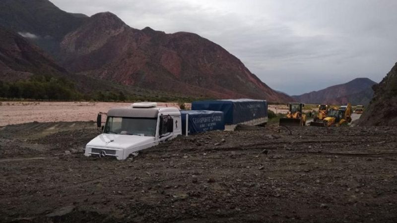 Un alud dejó sepultado un camión en Purmamarca