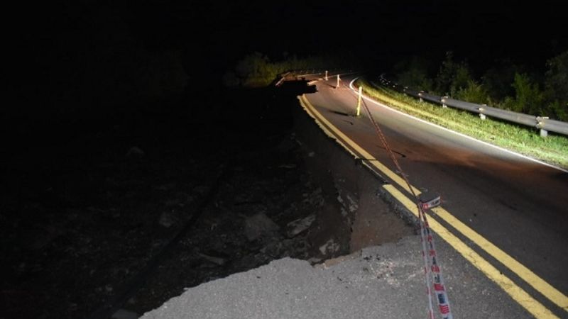 En plena noche continúa el rescate de personas varadas en La Cébila