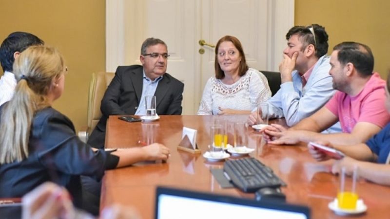 Jalil ofreció un 23% de aumento a docentes municipales