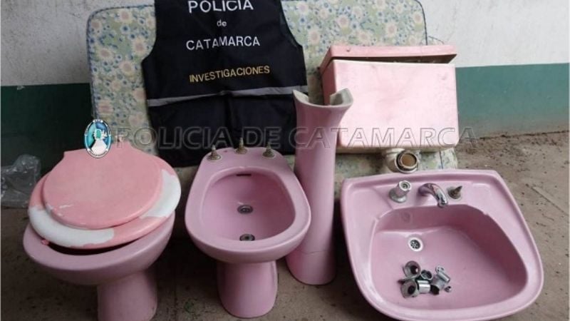 En dos allanamientos secuestran un juego de baño completo