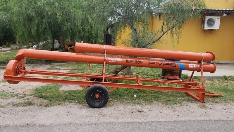 Proveen de una bomba de agua a productores de la colonia