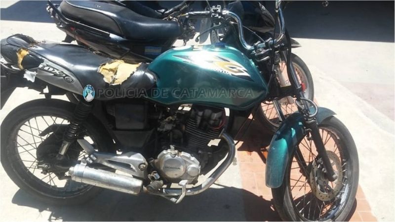 Arrestan a un joven y secuestran una motocicleta