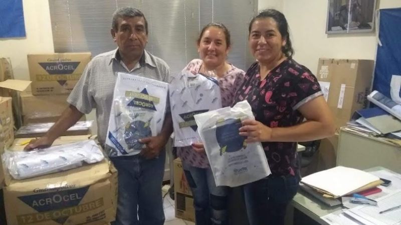 UATRE entregó guardapolvos a sus afiliados