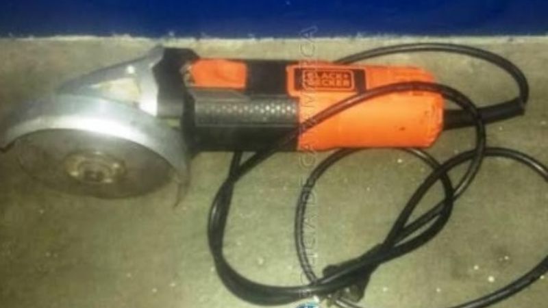 Aprehenden a un joven y recuperan una amoladora