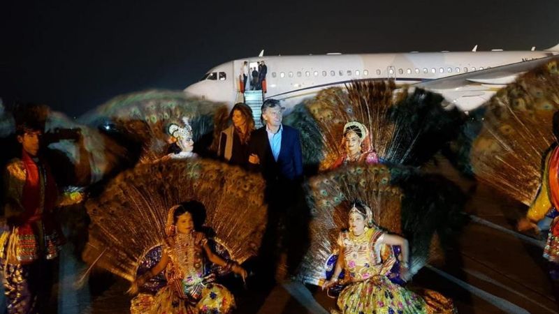 Macri aterrizó en la India y en su primera actividad visitó el Taj Mahal