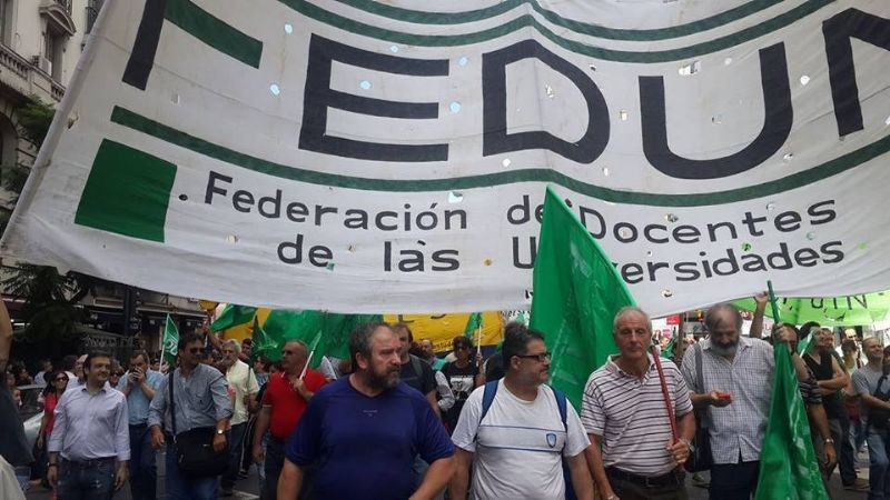 Docentes universitarios logran nuevos aumentos, pero mantienen el estado de alerta