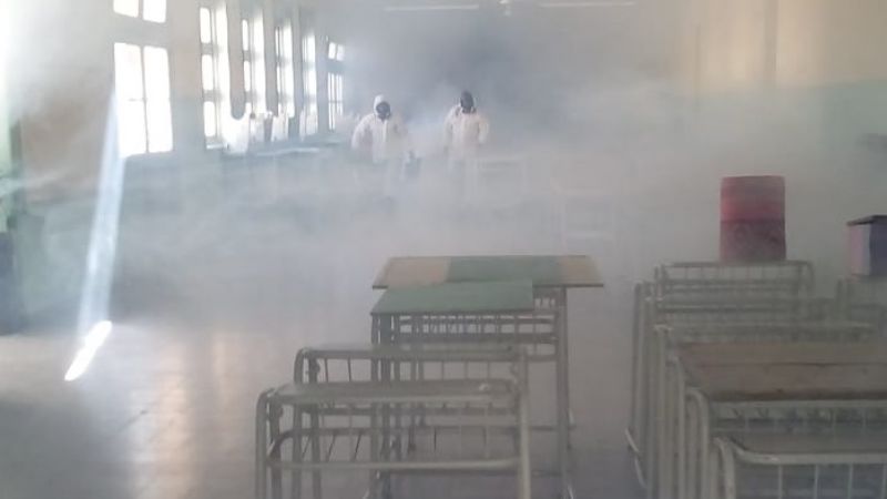 Fumigan varias escuelas en Santa María