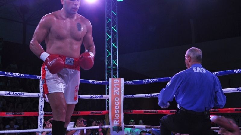 Ojeda pulverizó a Lozano en el 3ro. y es campeón Latino