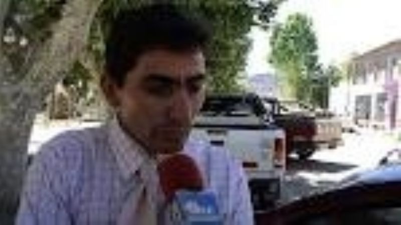 Colaboran con regantes para reparar canal de riego