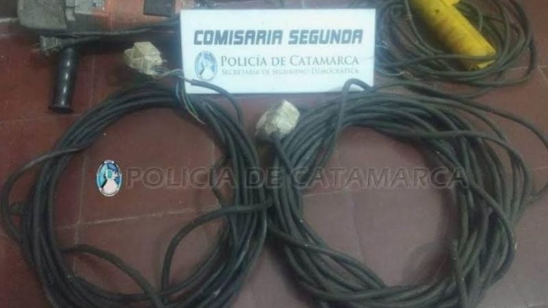 Lo descubren llevando cosas robadas