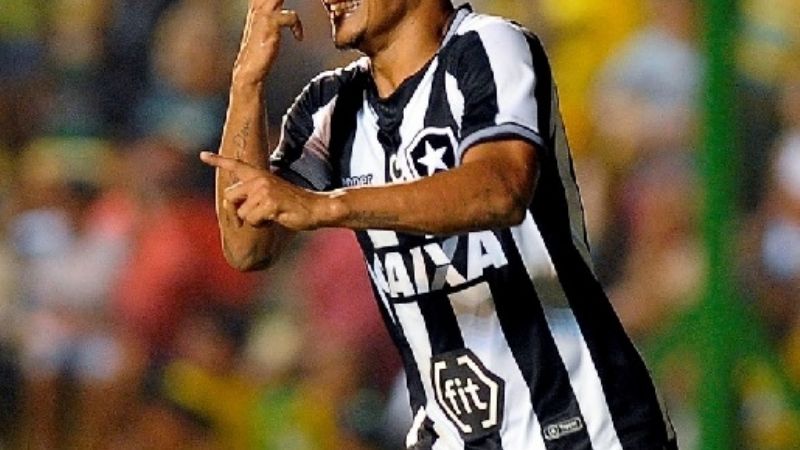 Botafogo goleó y eliminó a Defensa y Justicia