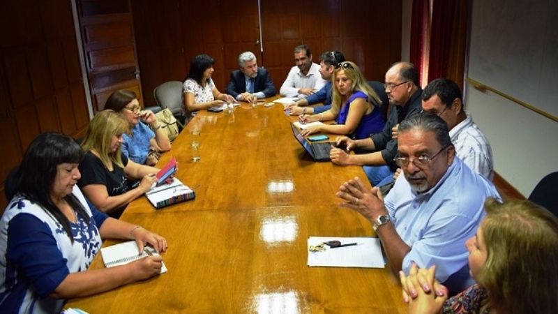 Gutiérrez ofreció un 26% de aumento a los gremios