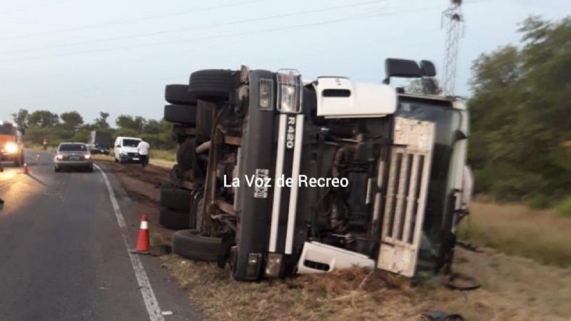 Ruta 157: un muerto en vuelco de Camión...