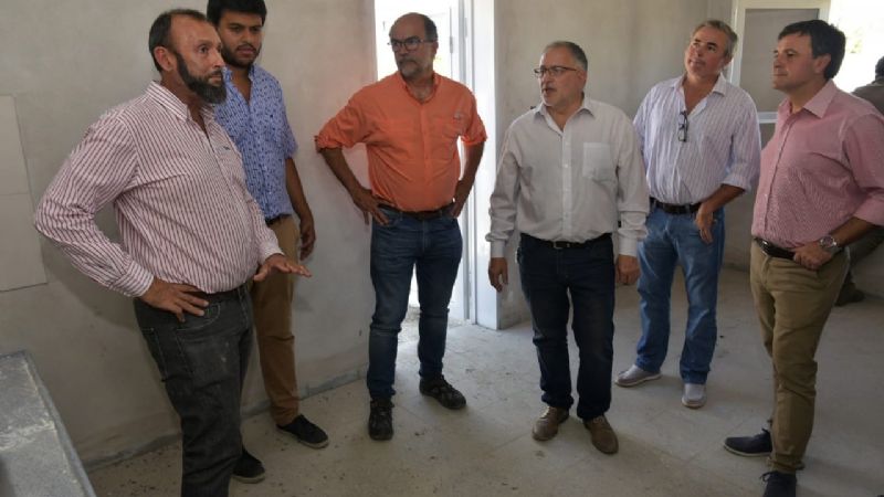 Senadores visitaron la obra de nuevas viviendas para Saujil