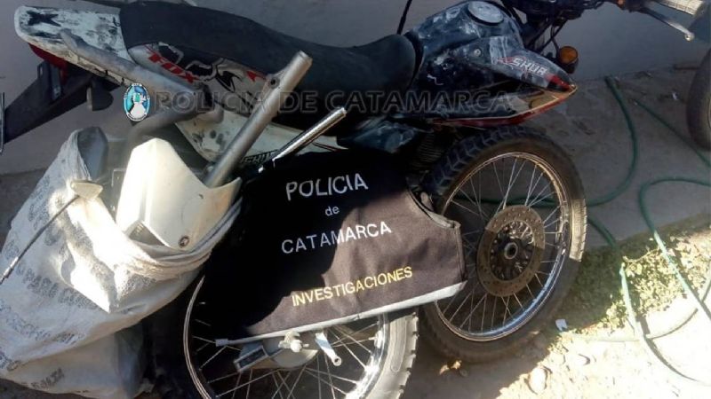 Tras un registro domiciliario, recuperan dos motos robadas