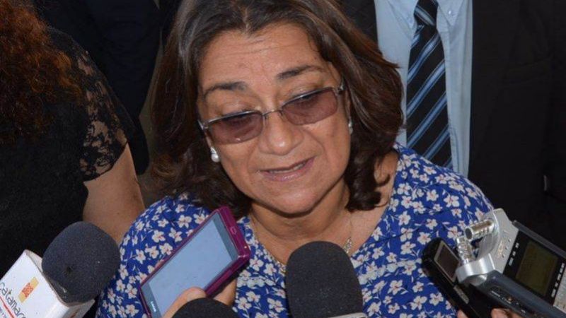 Lucía entrega maquinaria y subsidios en Huillapima