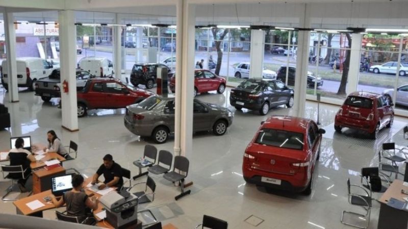 Se derrumbó 56,1% anual en enero la venta de autos a través de créditos prendarios