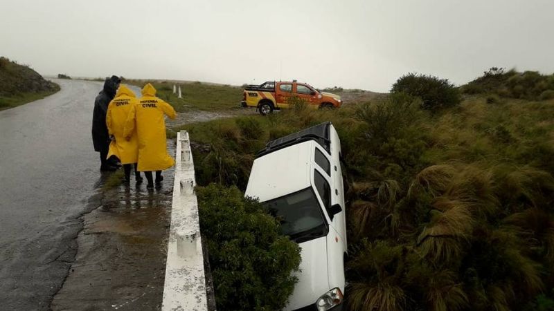 Una camioneta desbarrancó en el cerro Ancasti