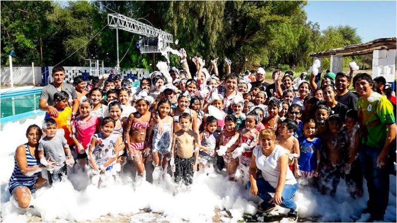Con una fiesta de espuma, se cerró la colonia de vacaciones en Tinogasta