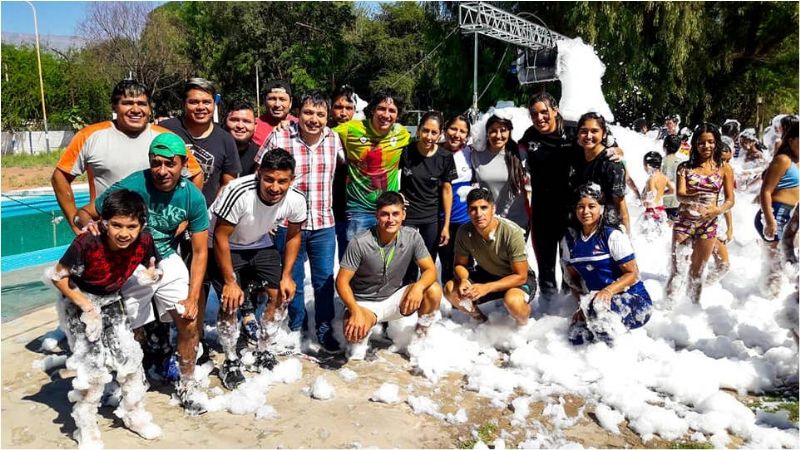 Con una fiesta de espuma, se cerró la colonia de vacaciones en Tinogasta